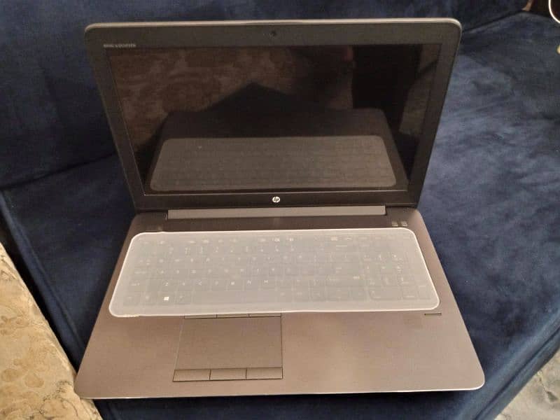 Hp zbook 15 G3 gaming laptop with keyboard and mouse 0
