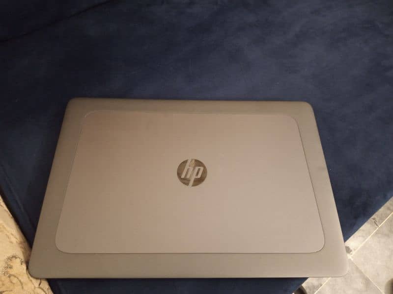 Hp zbook 15 G3 gaming laptop with keyboard and mouse 1