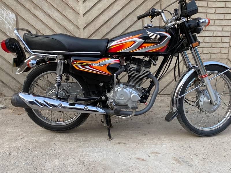 urgent sale honda 125 2022 model 10/10 03069770812 3