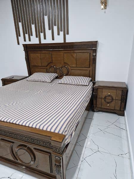 Wooden king Size brown Bed with side tables brand new shiny 1