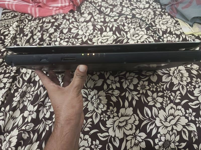 Toshiba Laptop In Average Condition 3