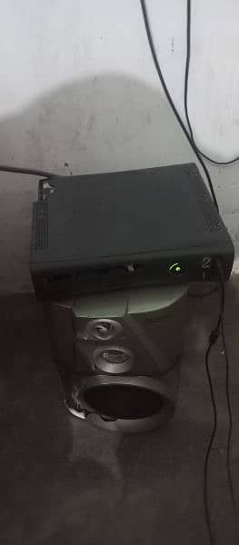XBOX 360 with 2 controller and 32"Led 1