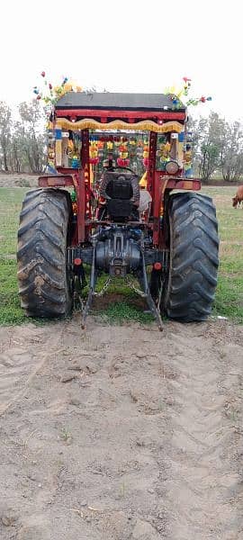 Tractor 385 Massey Ferguson 1