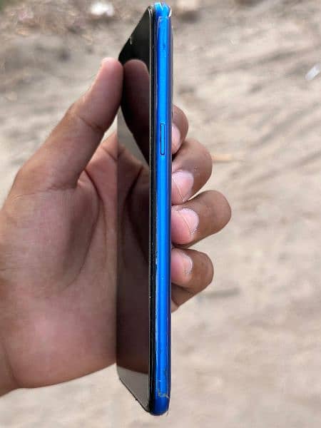 Realme 5
RM 4
Storage 64GB
Color blue 
Condition 10/10 1