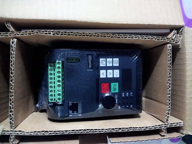 VFD DRIVE 2.2KW 220VAC INPUT 220VAC OUTPUT 4