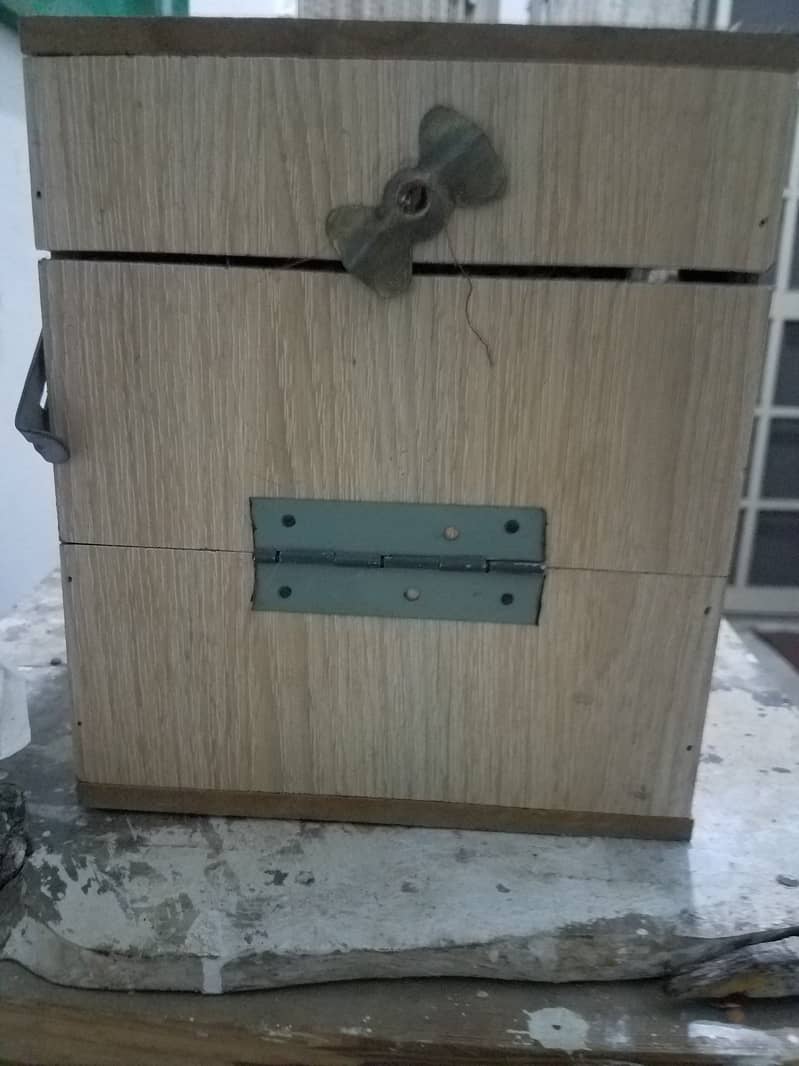 Breeding Box for Cocktail, Fisher and Other Birds CONTACT 03362838259 1