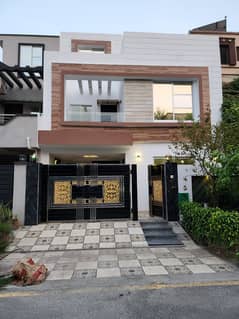 5 Marla Slightly House Available For Sale Gass Available Bahria Nasheman Lahore 0