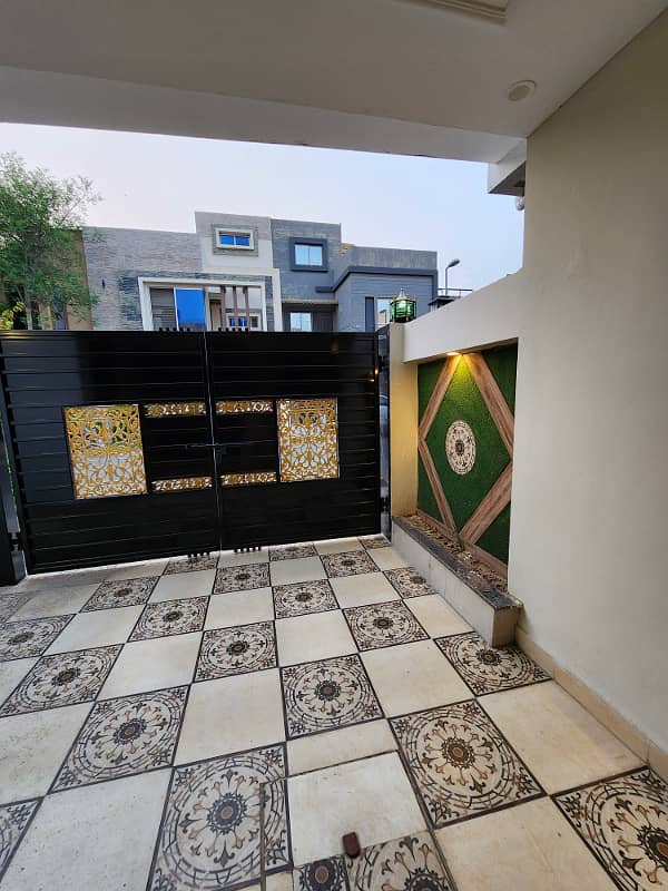 5 Marla Slightly House Available For Sale Gass Available Bahria Nasheman Lahore 24