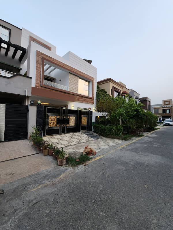 5 Marla Slightly House Available For Sale Gass Available Bahria Nasheman Lahore 26