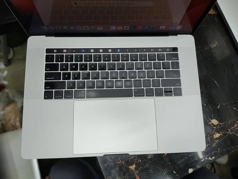 MacBook pro 13 2019 1