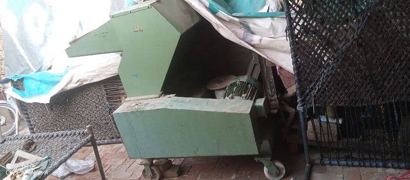 Plastic bottel crusher. 2