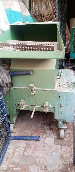 Plastic bottel crusher. 7