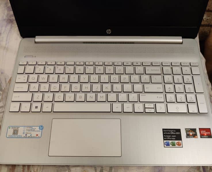 Laptop HP 15s AMD Ryzen 3 5300U 2