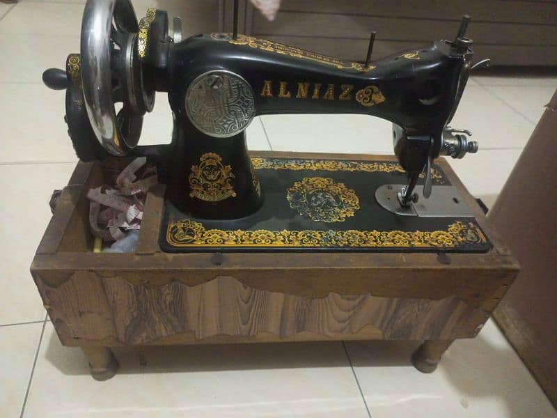 SEWING MACHINE FOR BEST DESIGNER CLOTHES USED ALL OK 3
