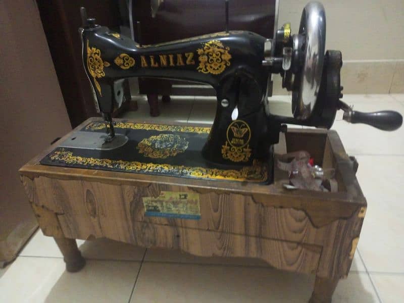 SEWING MACHINE FOR BEST DESIGNER CLOTHES USED ALL OK 4