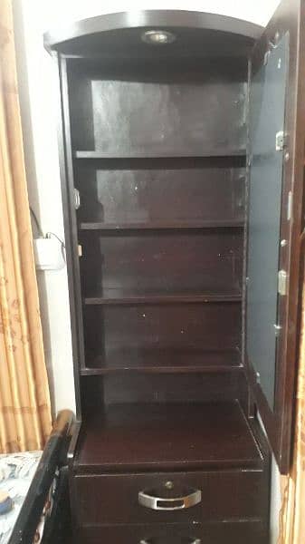 Dressing table in good condition 6