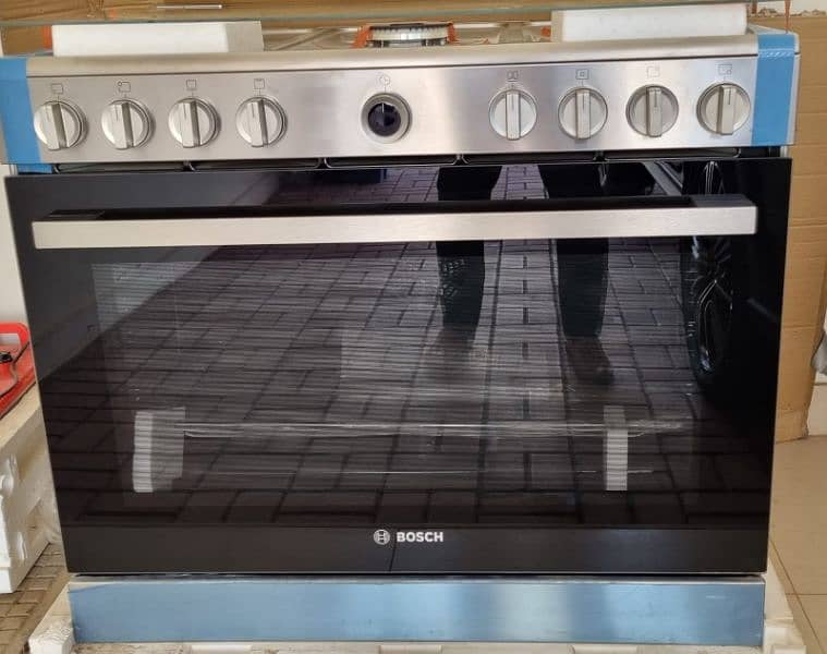 Bosch Gas Cooking Range with 5 burners 1