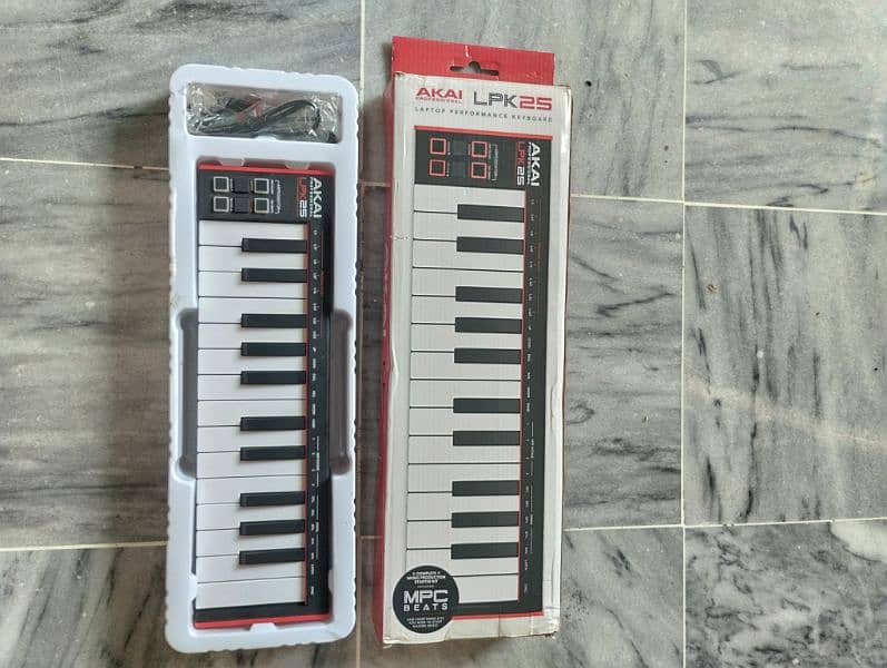 Akai Lpk-25 Mini midi keyboard 0