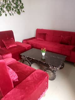 New 5 seater sofa wd center table