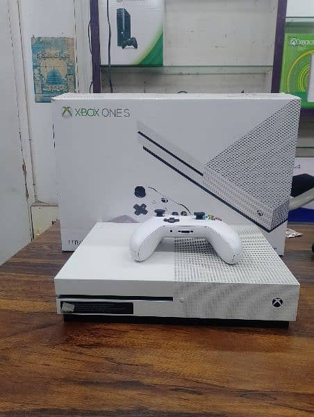 Xbox one s 500 GB with box 0