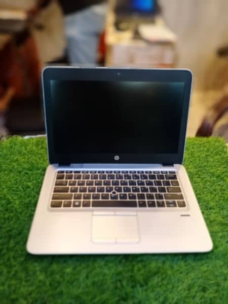 HP ELITEBOOK  820 G3
CORE i5 6TH GEN
8GB RAM Ddr4 
128 GB SDD + 500 2