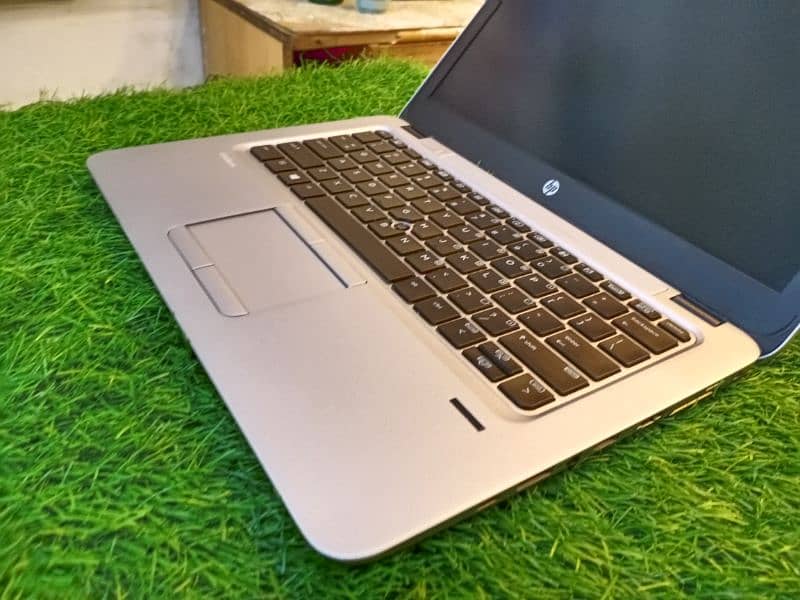 HP ELITEBOOK  820 G3
CORE i5 6TH GEN
8GB RAM Ddr4 
128 GB SDD + 500 10