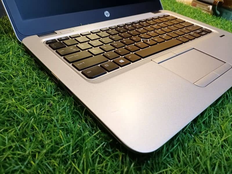 HP ELITEBOOK  820 G3
CORE i5 6TH GEN
8GB RAM Ddr4 
128 GB SDD + 500 14