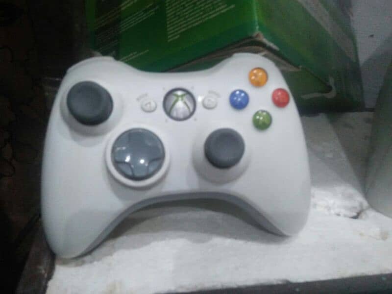 XBox 360 console with 2 wireless controlers 2