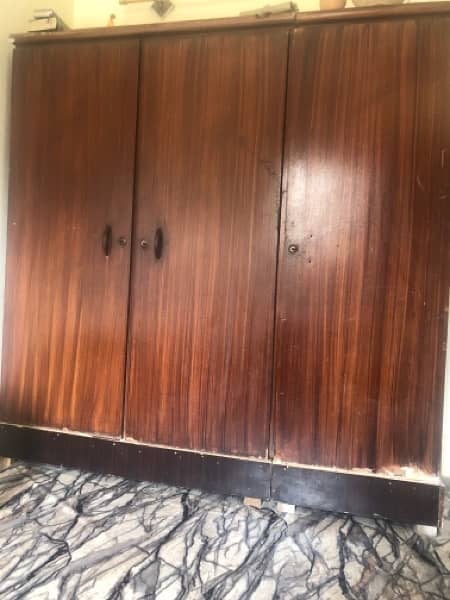 3door wooden  cupboard for sell 0