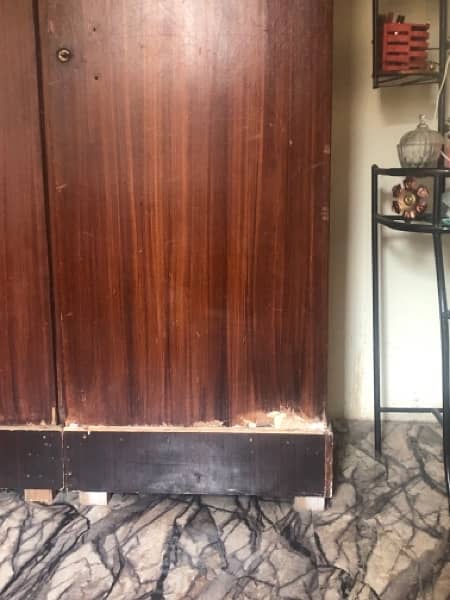 3door wooden  cupboard for sell 1