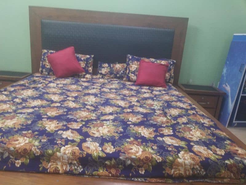 king size Double Bed and side table & dressing 1