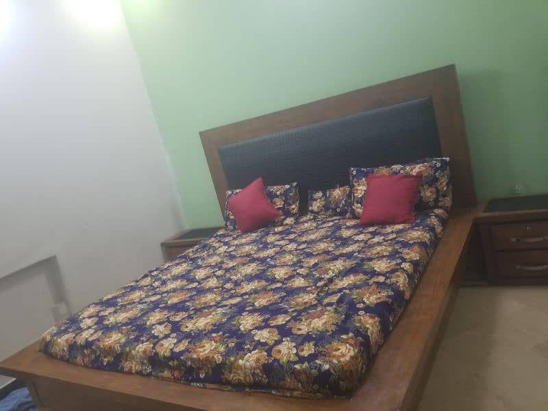 king size Double Bed and side table & dressing 9