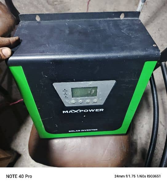 Max Power Solar Inverter 3kva power 2400 watt 8