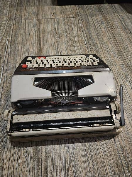 typewriter brothers deluxe 1350 4