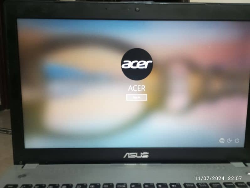 High-Performance ASUS Notebook - Intel i7, 8GB RAM, and Graphics Card 3