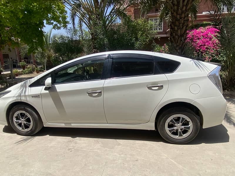 Toyota Prius s touring 4