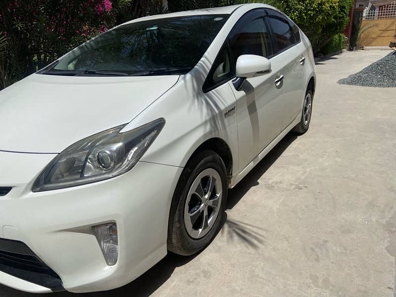 Toyota Prius s touring 6