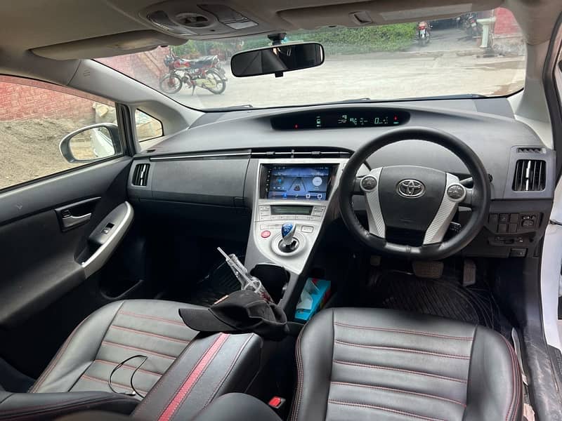 Toyota Prius s touring 15