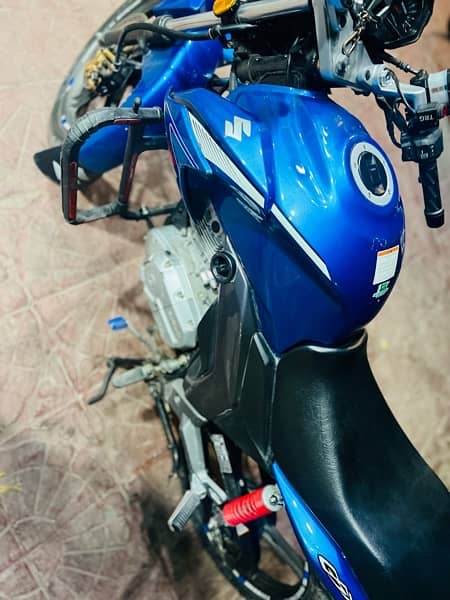 SUZUKI GSX 125 4