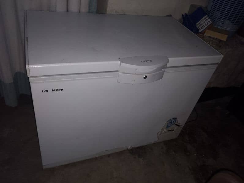 dowlence freezer neat condition 0