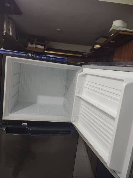 Dawlance Signature Series 12 cubic feet fridge 2