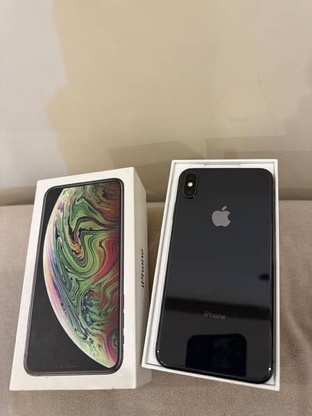 iphone xsmax colour black 10/10 Btry health 77 GB 64 with PTA approved 0