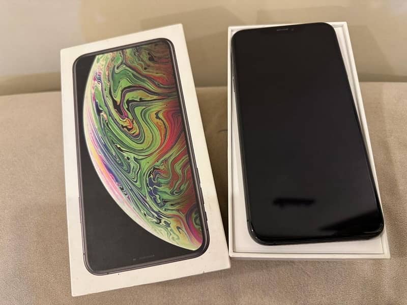 iphone xsmax colour black 10/10 Btry health 77 GB 64 with PTA approved 1