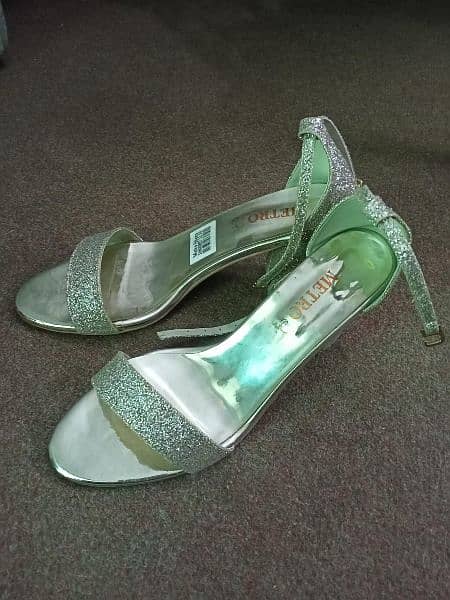 metro gold glitter heel 1