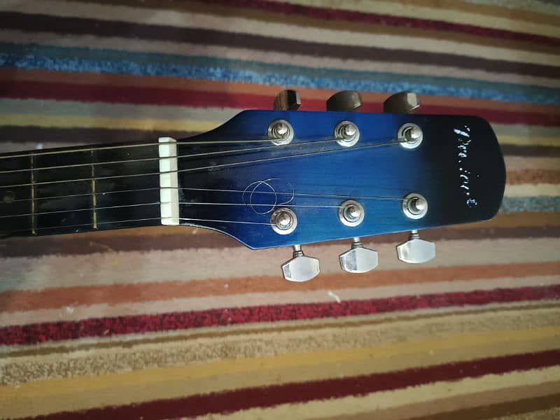 guitar in beautiful condition 3