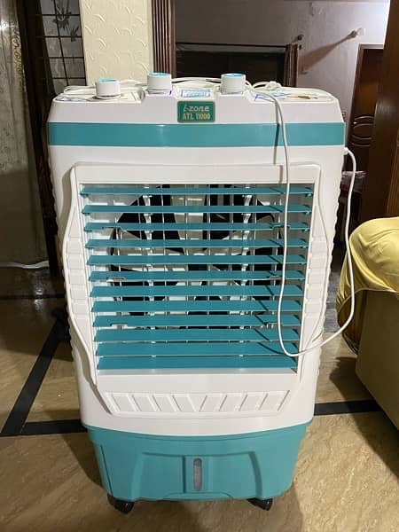izone 11000 brand new cooler with colling bottles 1