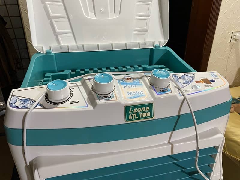 izone 11000 brand new cooler with colling bottles 3