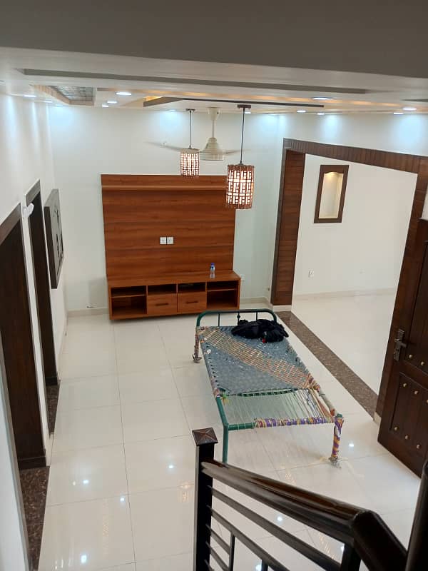 Spacious 5 Marla Brand New Designer House, 3 Bed Room With Attached Bath, Drawing Dinning, Kitchen,T. V Lounge Servant Quarter On Top With Attached Bath 7