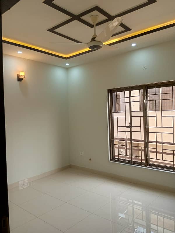 Spacious 5 Marla Brand New Designer House, 3 Bed Room With Attached Bath, Drawing Dinning, Kitchen,T. V Lounge Servant Quarter On Top With Attached Bath 13