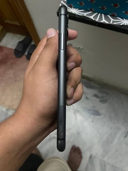 iPhone 11 NON PTA 64GB 5